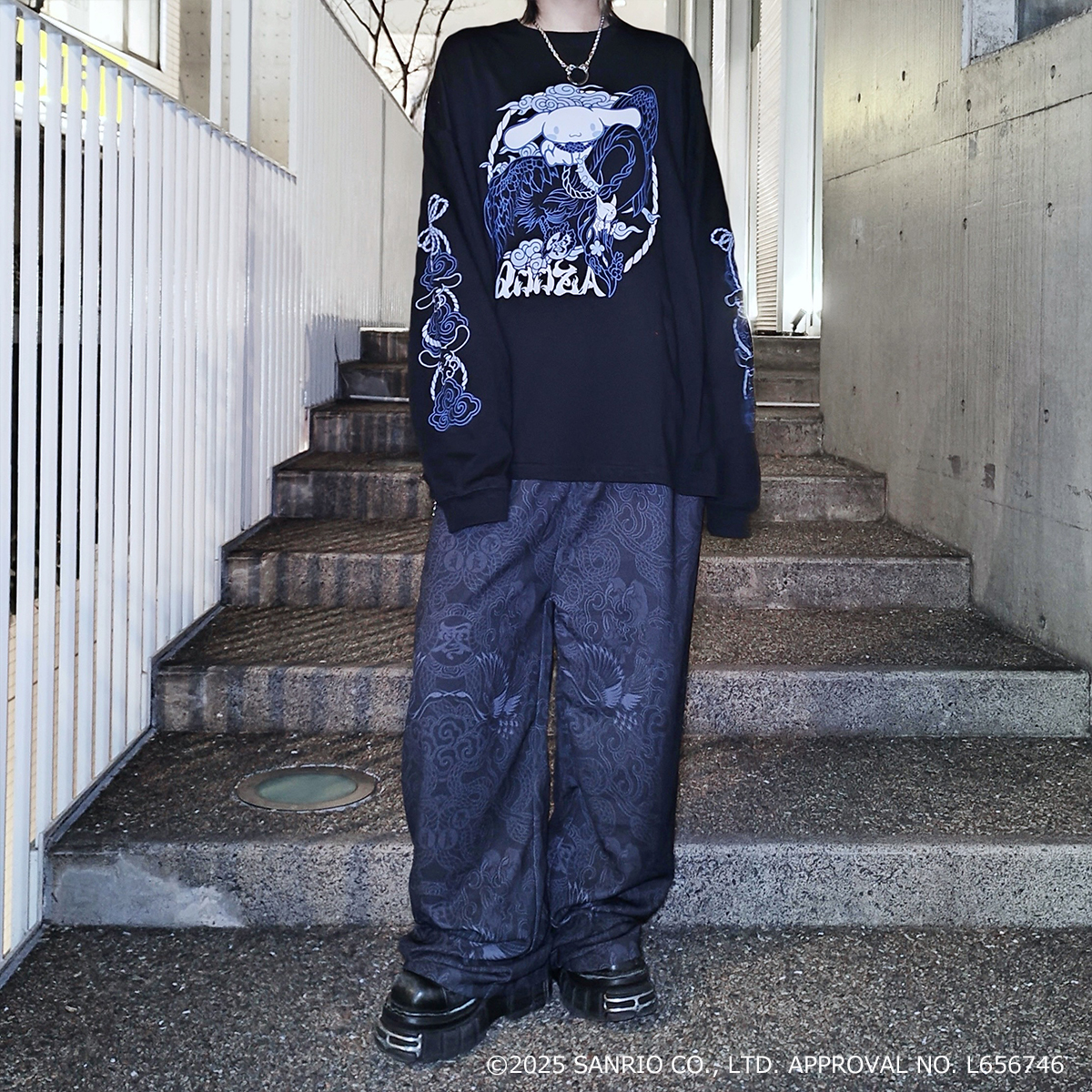 QOOZA×シナモロール×東京13零式 / トリプルコラボ L/S TEE - QOOZA QOOZA×シナモロール×東京13零式 / トリプルコラボ L/S TEE - QOOZA