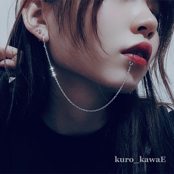 kuro_kawaE / リップチェーンピアスorイヤリング（KURO007） - QOOZA