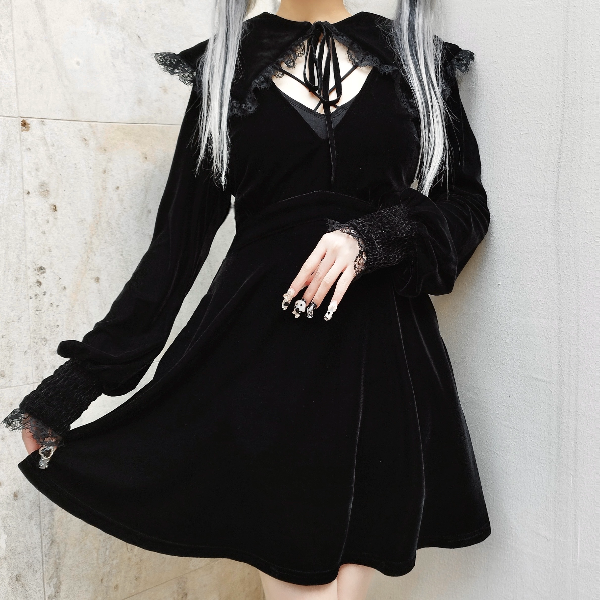 大人気廃盤品 KILLSTAR ANGELIQUE COLLAR DRESS KILLSTAR velvet Angelique dress, brand new! | Depop