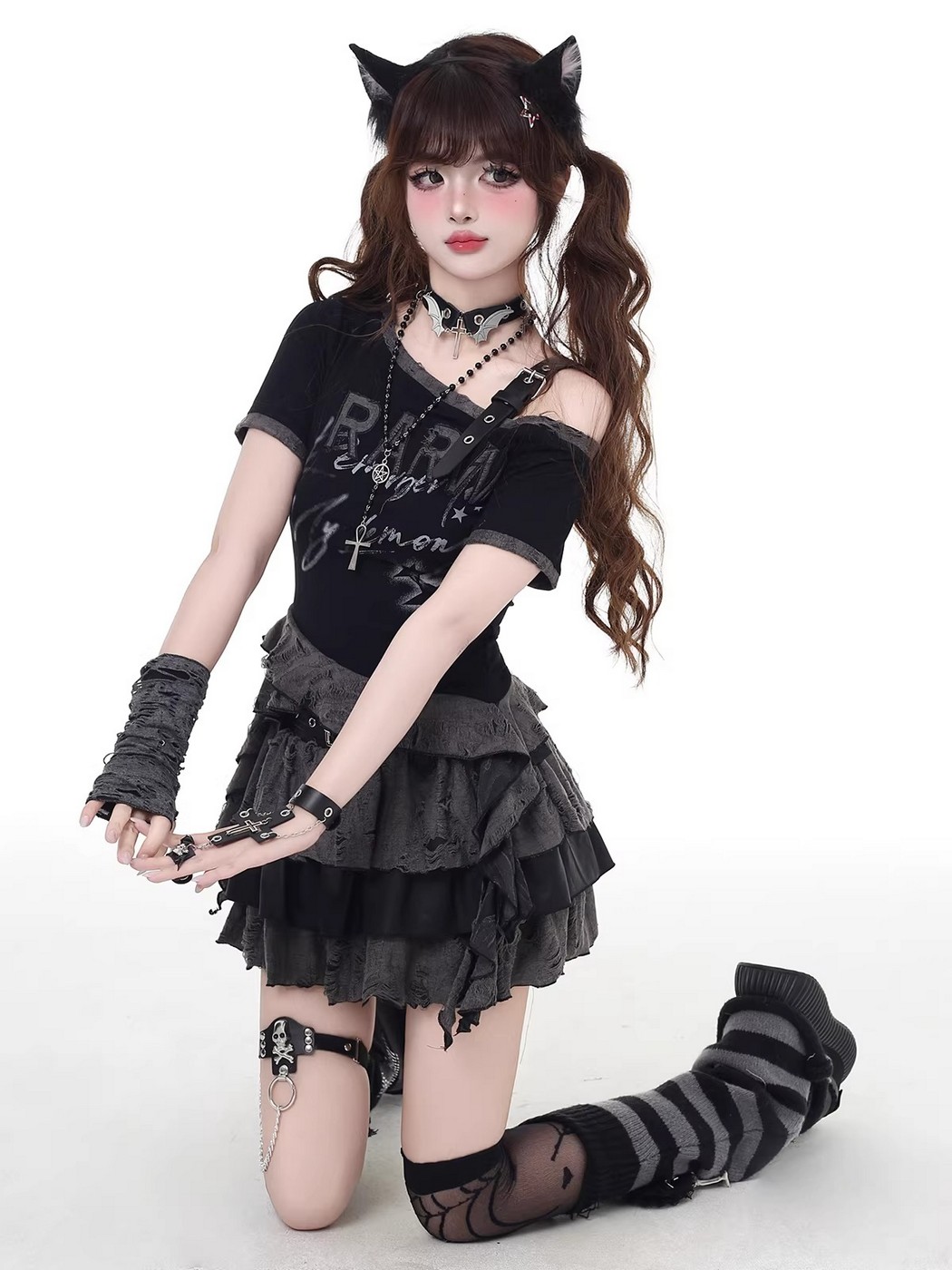 SELECT / ［CRAZYGIRL］オフショルダークロップドTEE - QOOZA