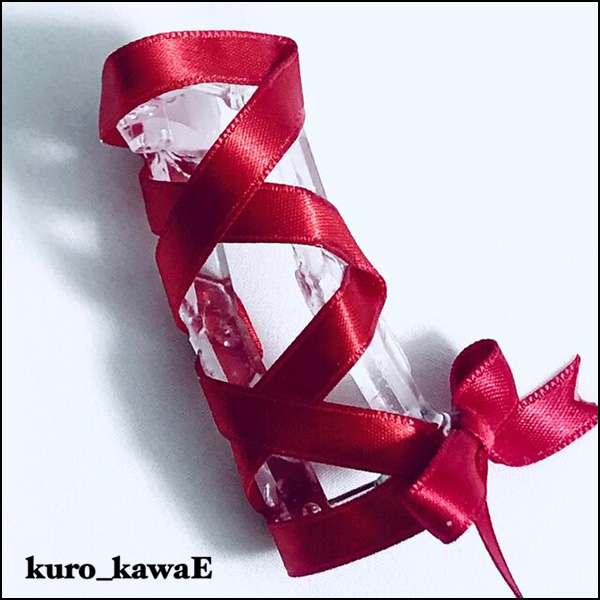 kuro_kawaE / 編み上げリボンのピアス［赤］（300891） - QOOZA