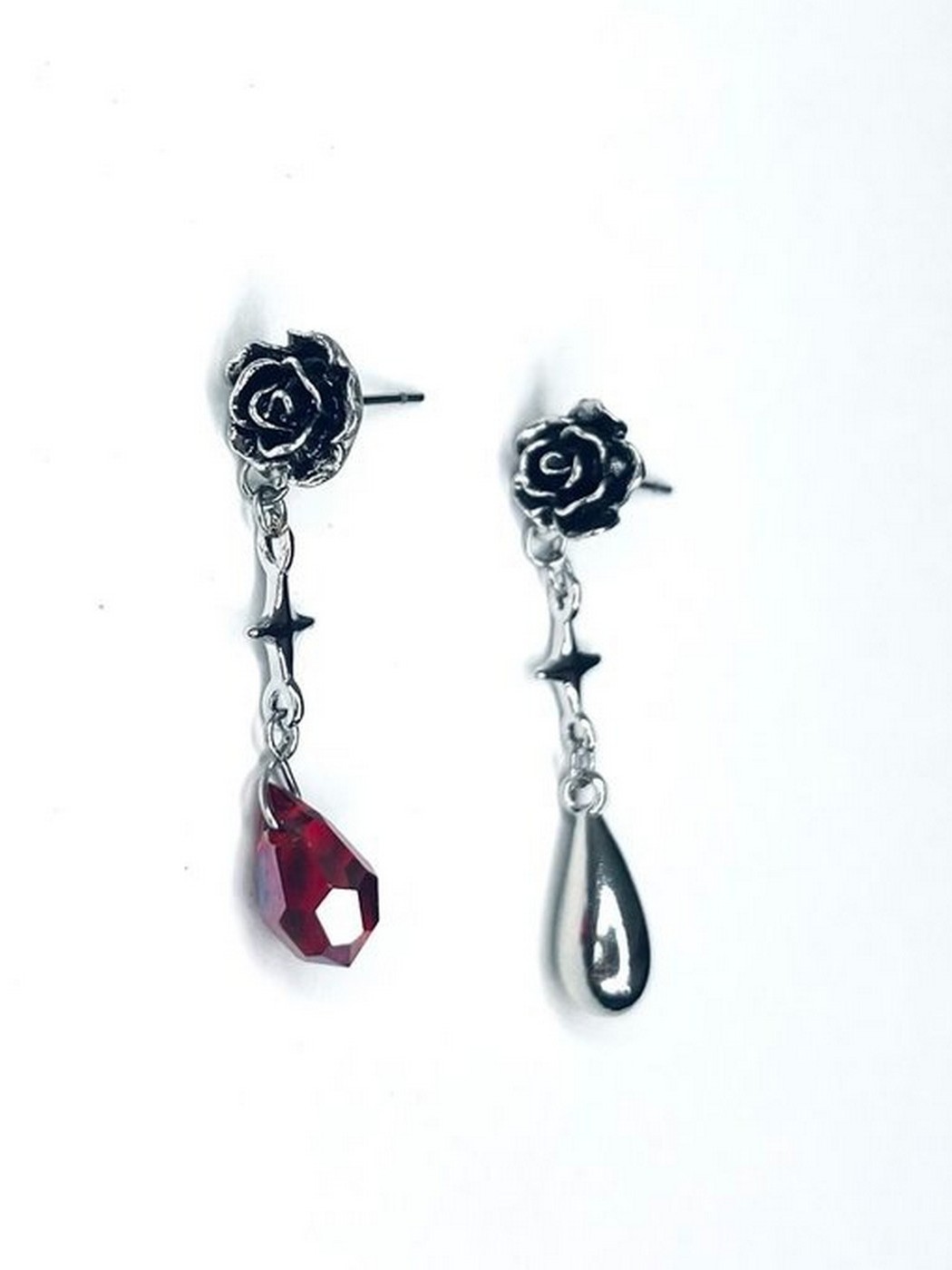 ひよこ☆薔薇のイヤリング☆しずく♪ロザフィ ひよこ様専用☆薔薇のイヤリング☆しずく♪ロザフィ