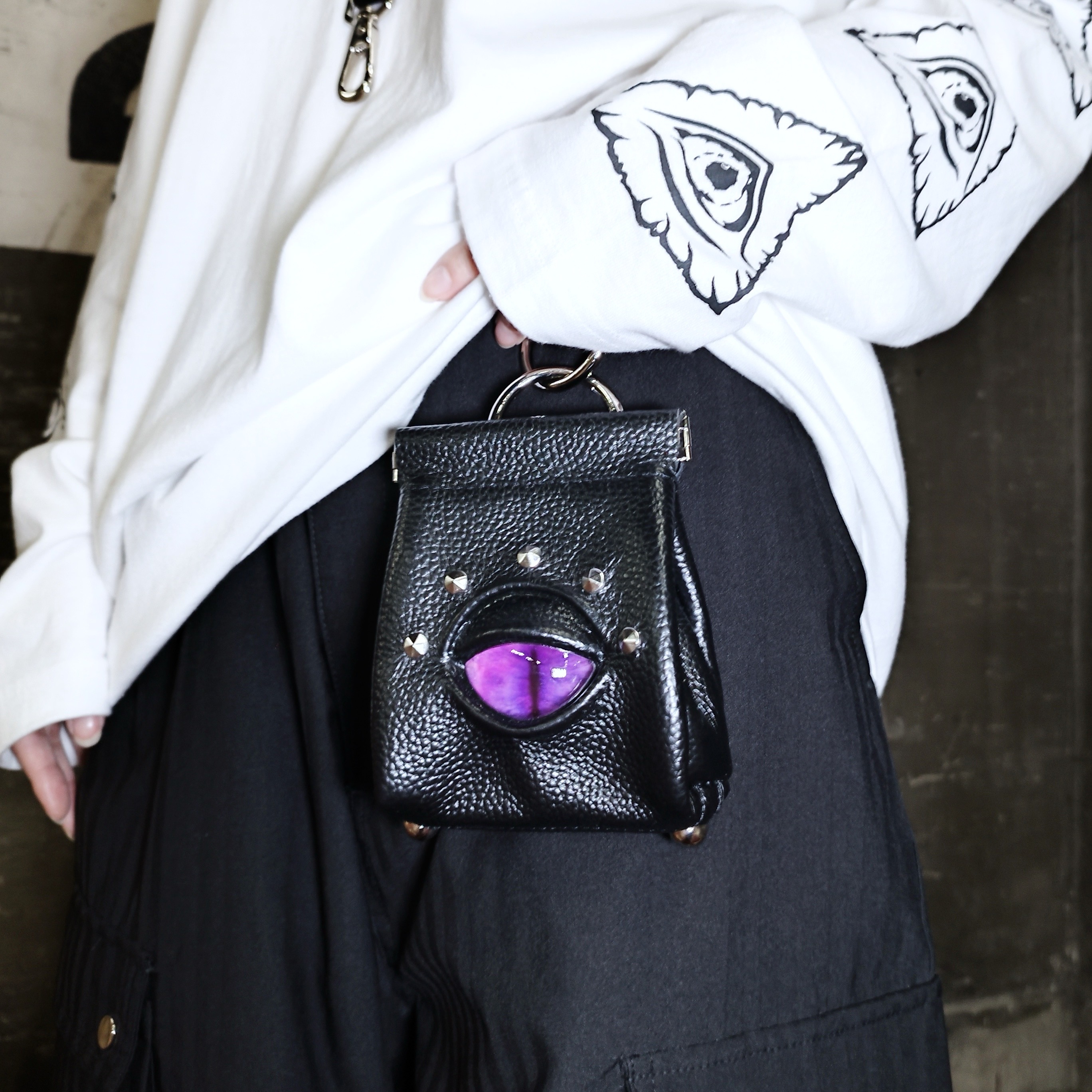 MALICIOUS.X / Cat(A)Eye Spring pouch Msize［BLK/Violet］ - QOOZA