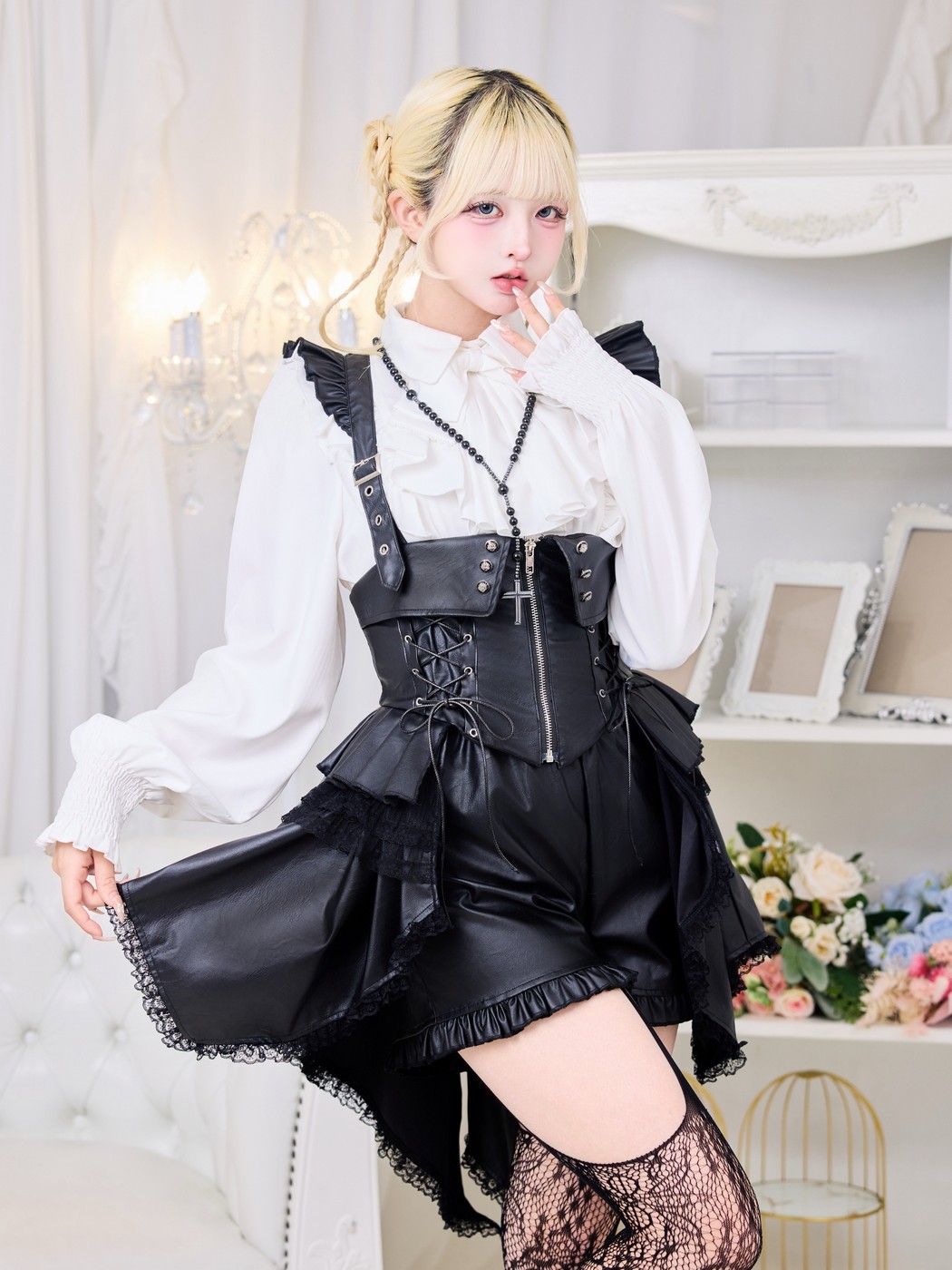 IMVAL / High Waist Layered Shorts - QOOZA