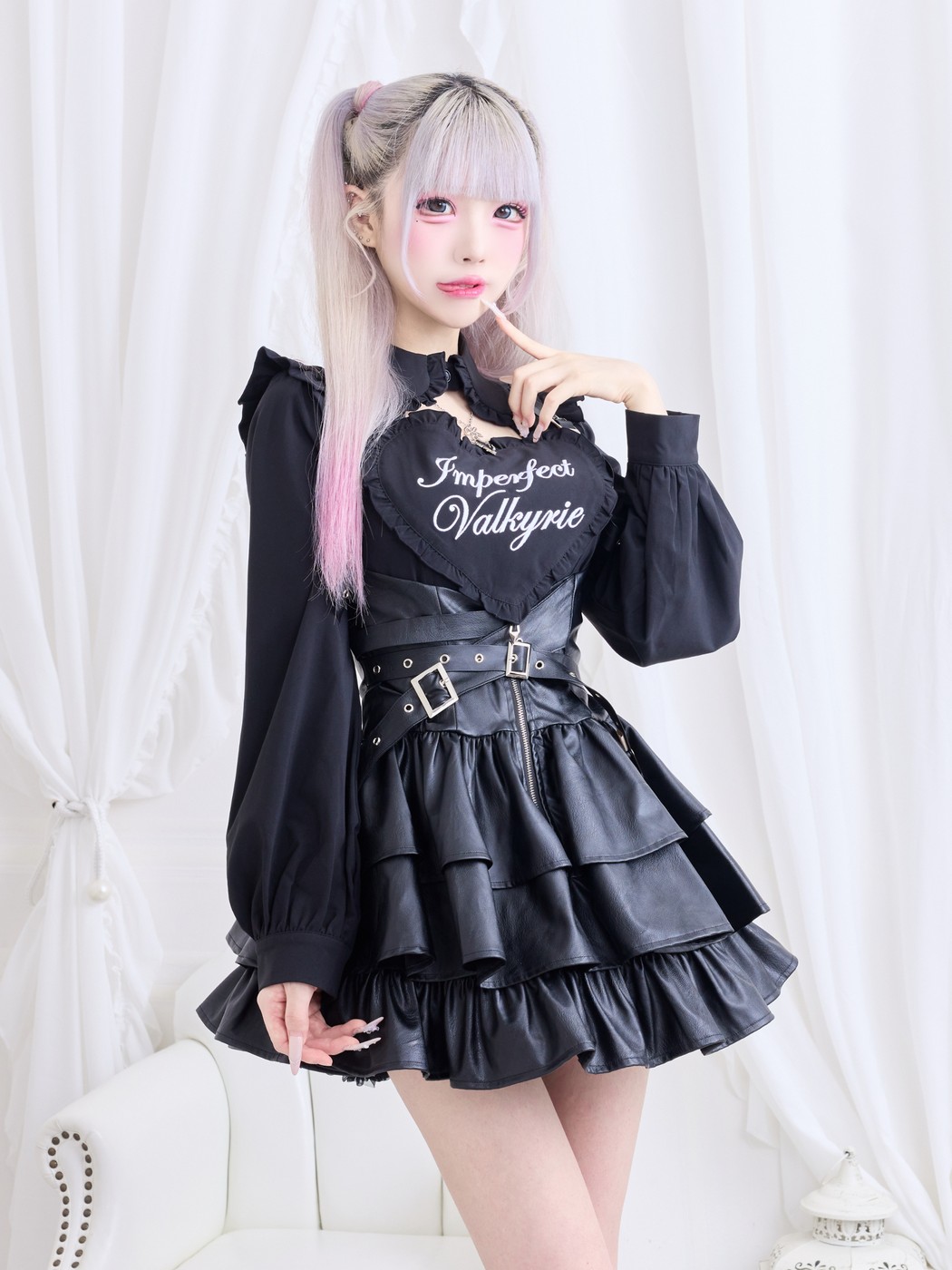 IMVAL / Heart Bib Blouse - BLK - QOOZA
