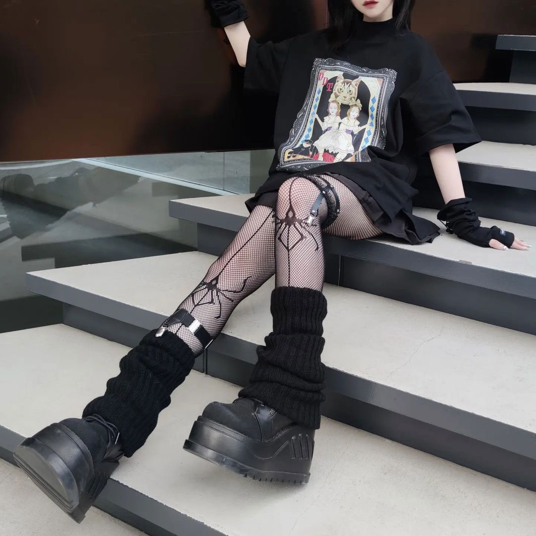 QOOZA × 丸尾末広コラボ /「DDT」ハイネックTシャツ（Q0011