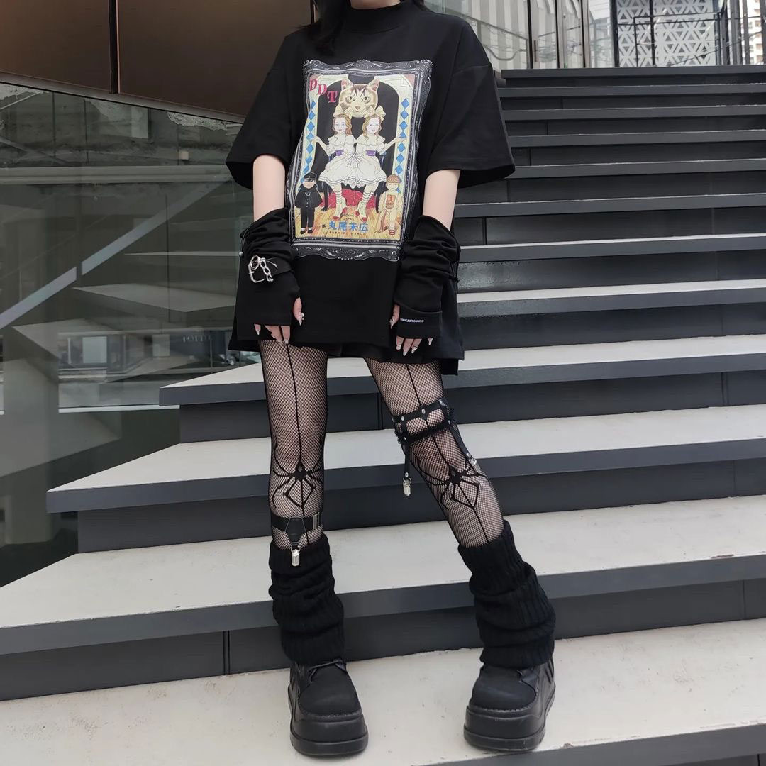 QOOZA × 丸尾末広コラボ /「DDT」ハイネックTシャツ（Q0011