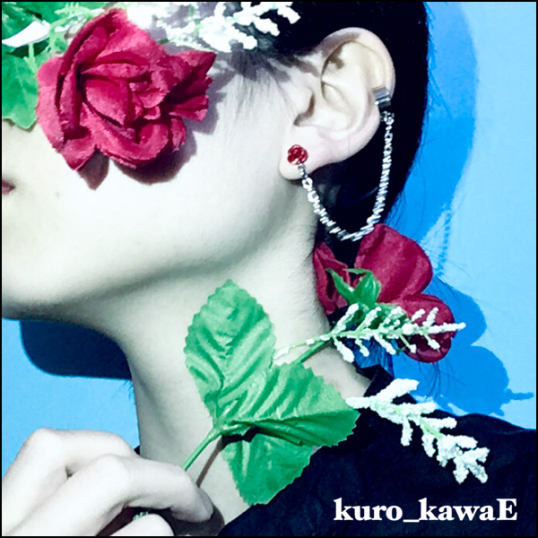 kuro_kawaE / 薔薇のチェーンピアス 両耳用［赤］（300888） - QOOZA