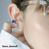 kuro_kawaE / 野薔薇の1輪ピアス［青］